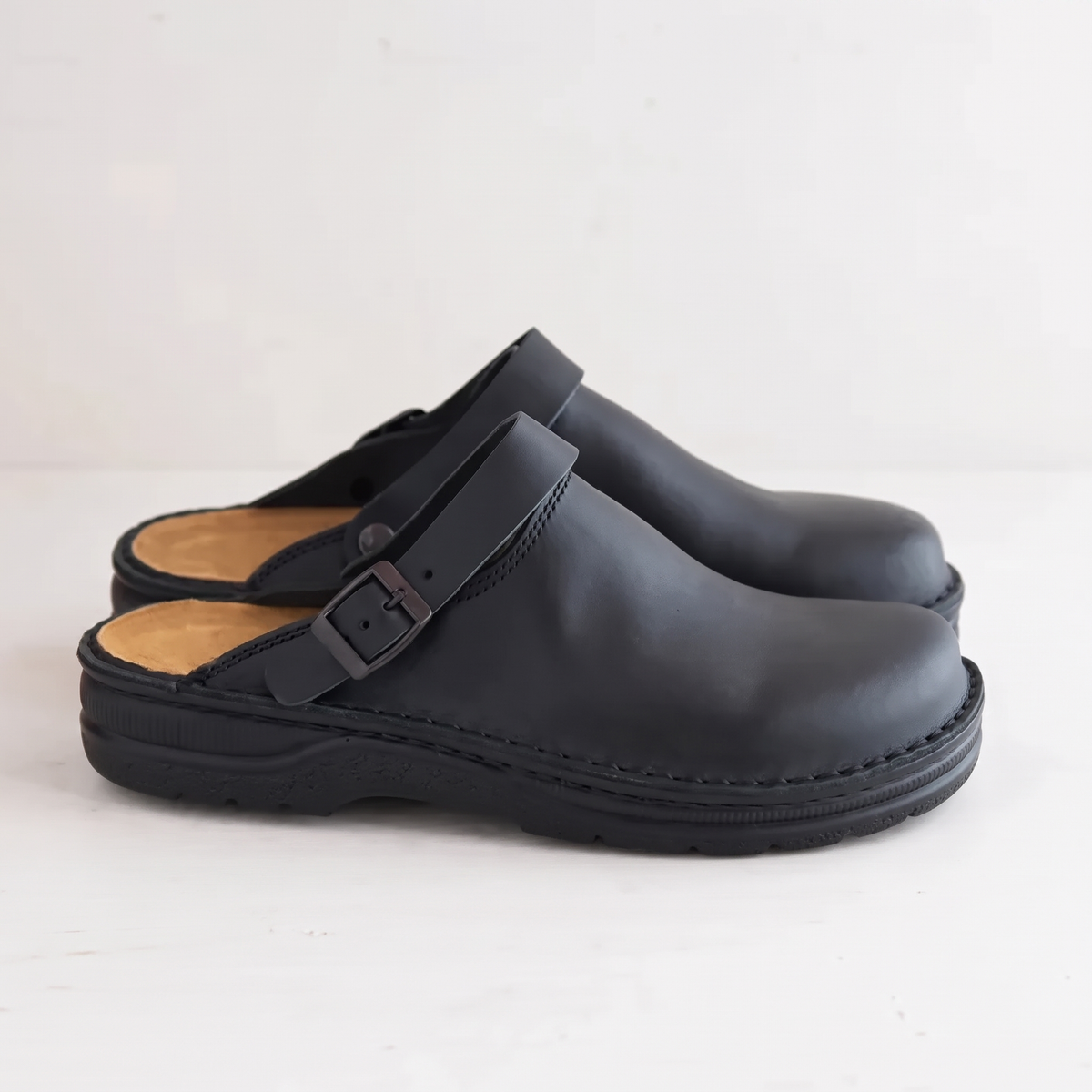 P|H - Cushioned Leather Clog Mules Ella