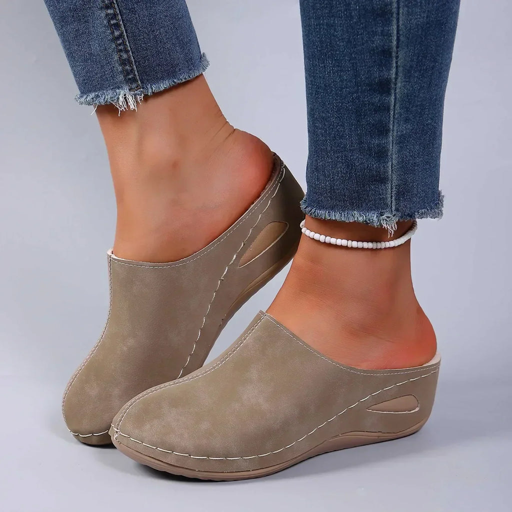 P|H - Cushioned Closed-Toe Clog Slippers Evelyn