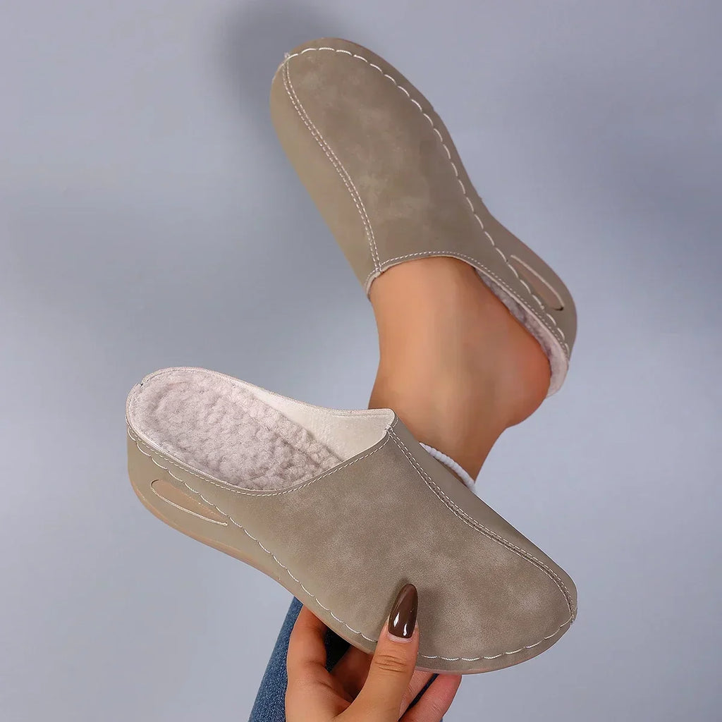 P|H - Cushioned Closed-Toe Clog Slippers Evelyn