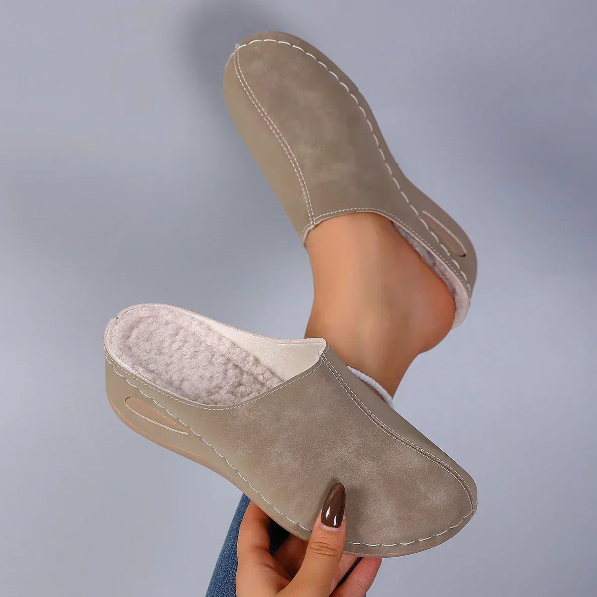P|H - Cushioned Closed-Toe Clog Slippers Evelyn